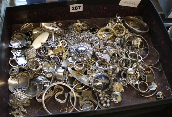 Mixed silver jewellery 50ozs